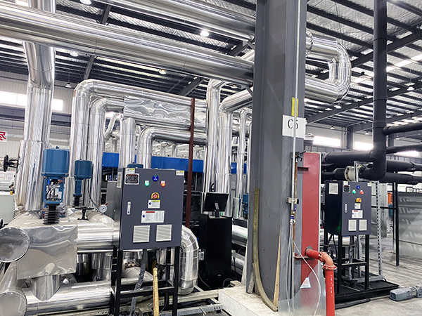 擠塑板質(zhì)量差？選對(duì)擠塑板生產(chǎn)線油溫機(jī)是關(guān)鍵