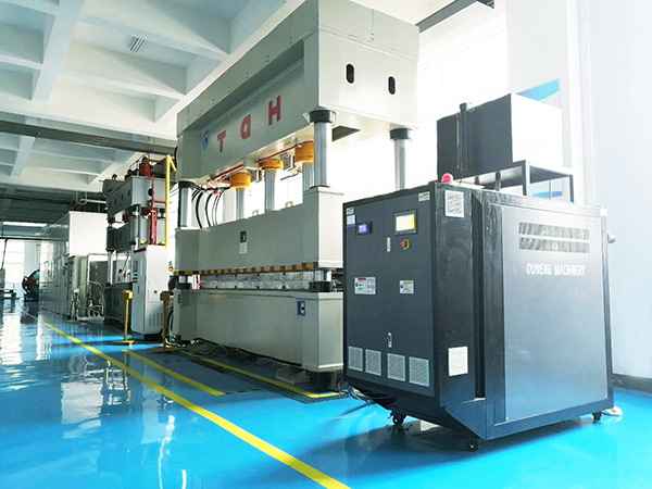 碳纖維冷熱切換模溫機，復合材料生產(chǎn)控溫的選擇