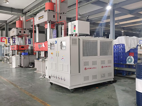 防彈頭盔模溫機